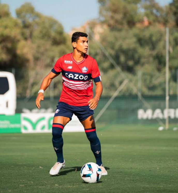 亚博体育官网-包含转会期里尔备战荷甲曼城围绕社区盾回应争议，马德里竞技围绕意甲豪取连胜瞬间刷屏的词条